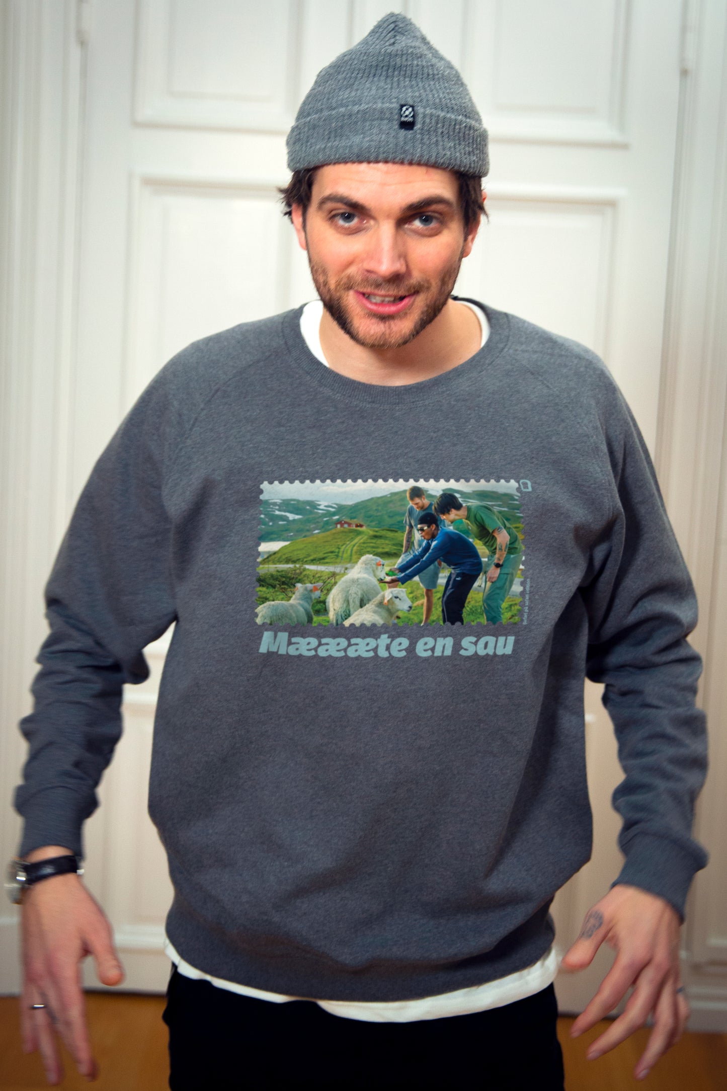 Unisex Sweatshirt Grå - Mæææte en sau!