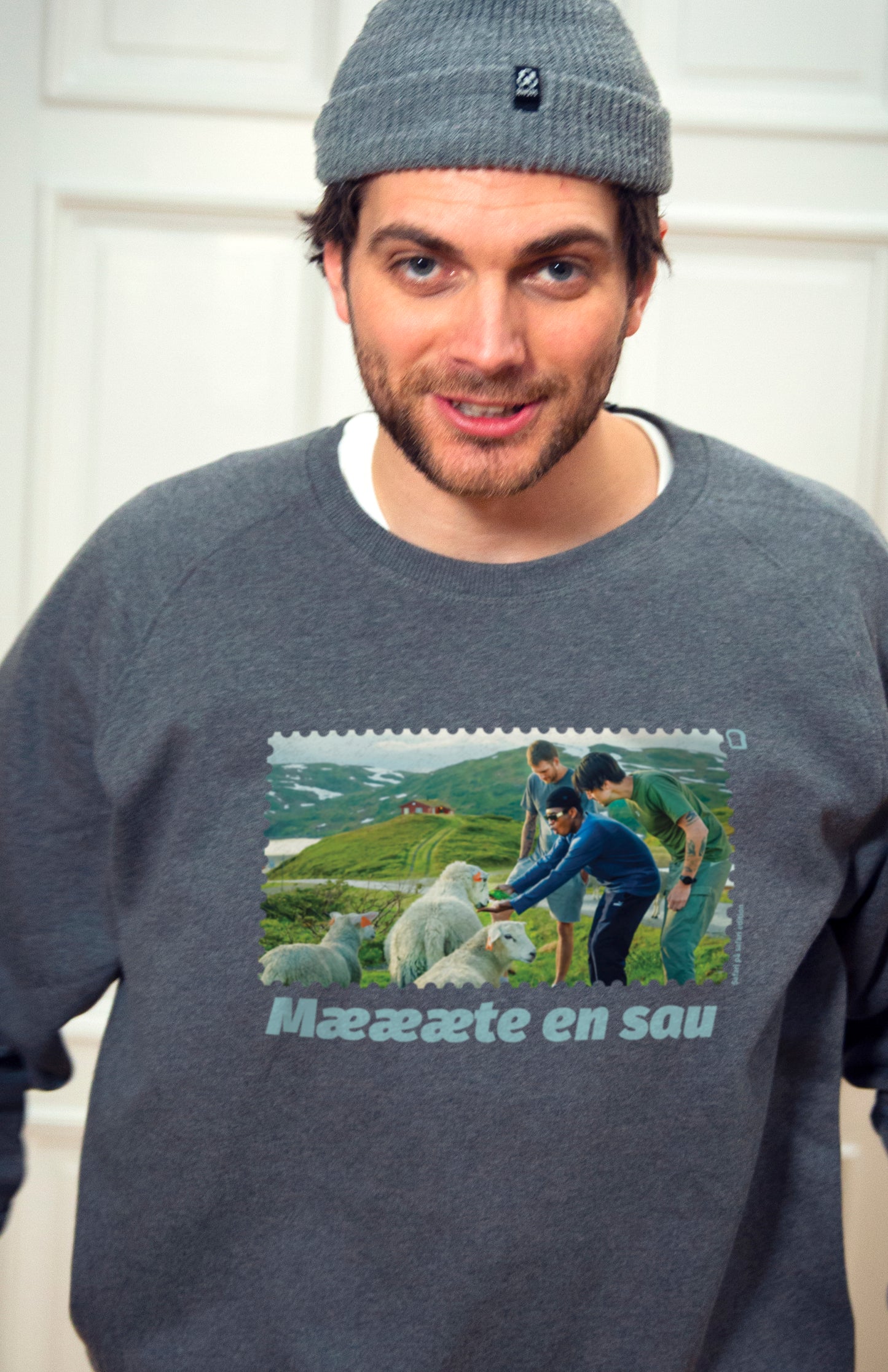 Unisex Sweatshirt Grå - Mæææte en sau!